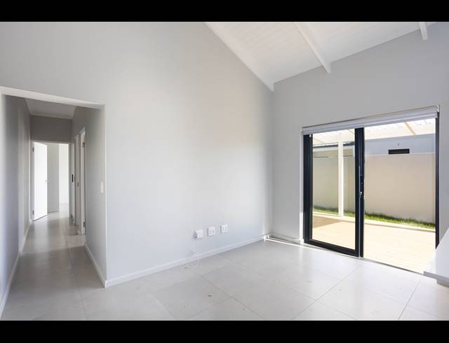 2 BEDROOM FREESTANDING TO LET IN CAPRI